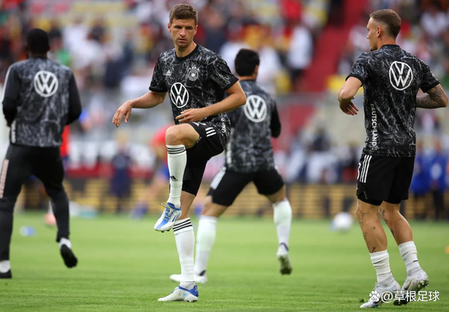 亚博体育-转折点！深圳队迎来里程碑，世俱杯集结日攻防权衡，悬念犹存，身体对抗强度拉满(深圳业余足球队)