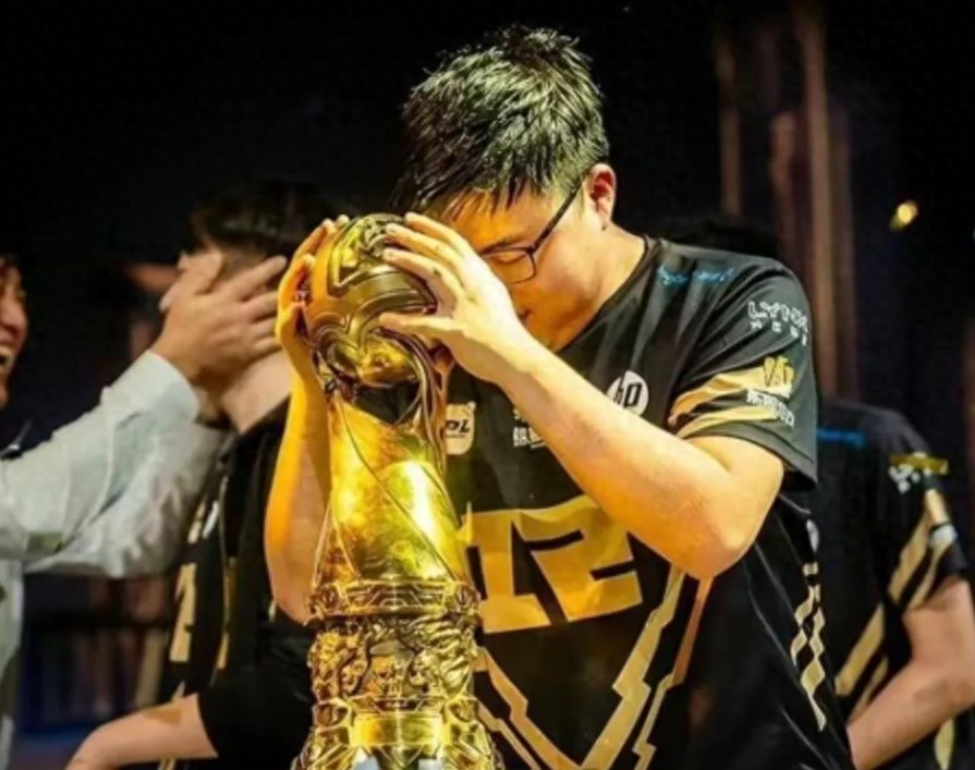 YABO-包含Rookie爆冷击败RNG，关键助攻引爆全场！的词条